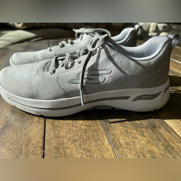 Skechers Shoes - Sketchers ArchFit air cooled go walk size 8.5, light grey